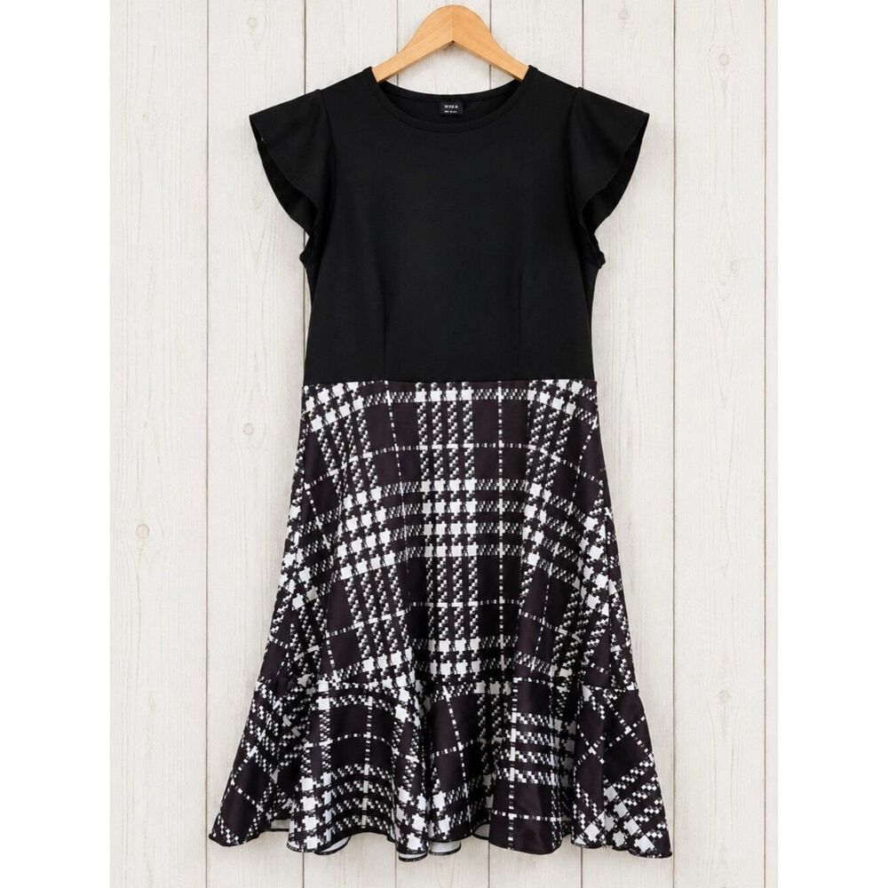 NWOT Black & White Plaid Flutter Sleeve Dress Size S